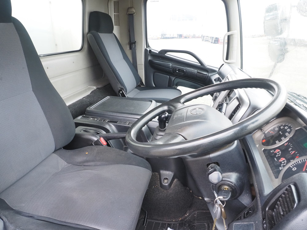 日野 レンジャープロ 冷凍バン 中型 TKG-FC9JKAG 年式 H27[写真24]