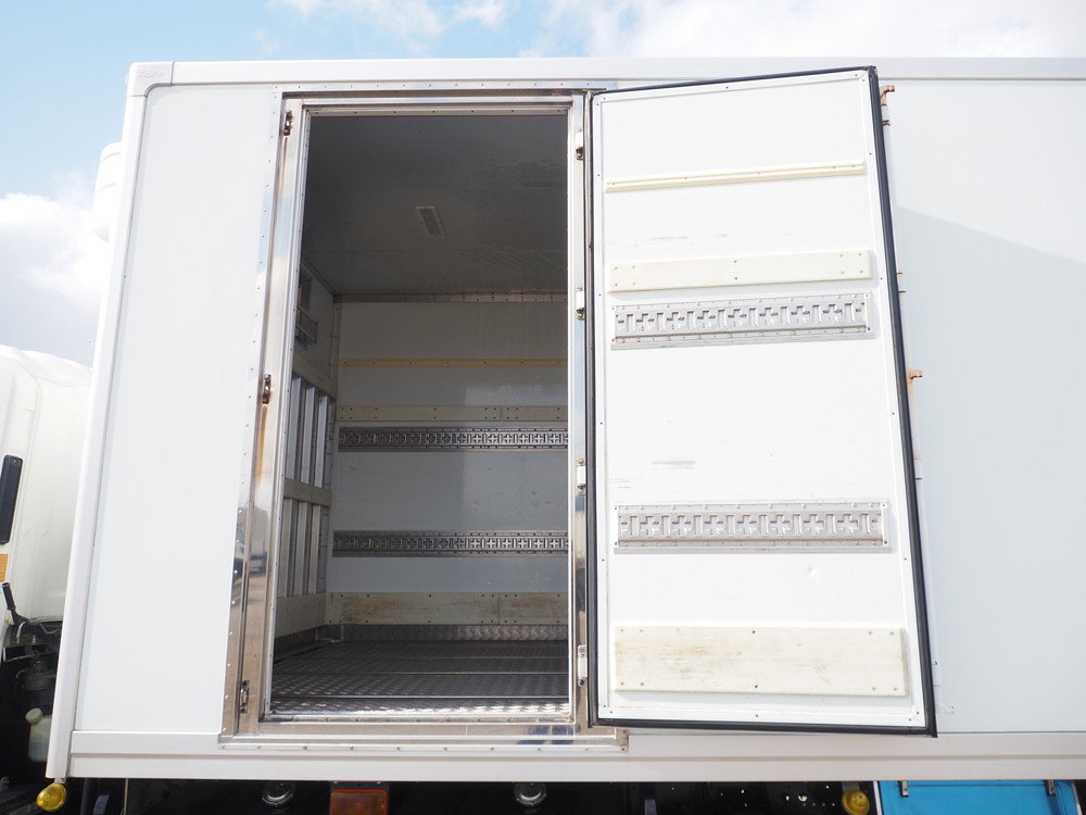いすゞ フォワード 冷凍バン 中増t LKG-FTR90T2 年式 H29[写真19]