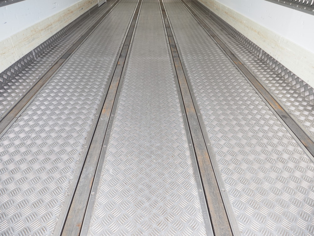 いすゞ フォワード 冷凍バン 中増t LKG-FTR90T2 年式 H29[写真21]