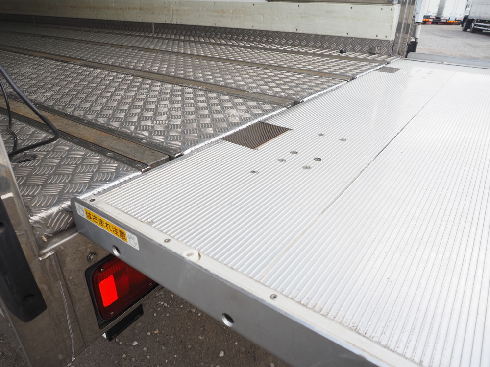 いすゞ フォワード 冷凍バン 中増t LKG-FTR90T2 年式 H29[写真25]