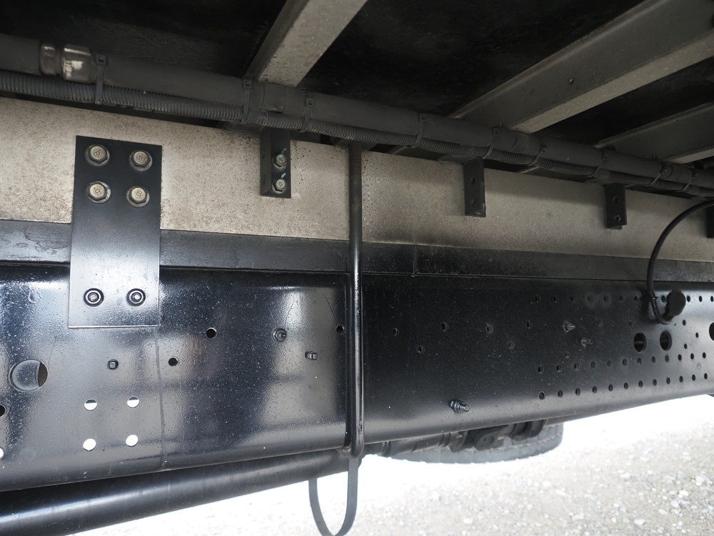 いすゞ フォワード 冷凍バン 中増t LKG-FTR90T2 年式 H29[写真40]