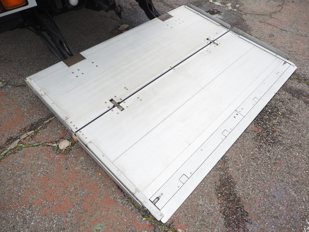 いすゞ フォワード ウイング車 中型 2RG-FRR90T2 年式 H30[写真31]