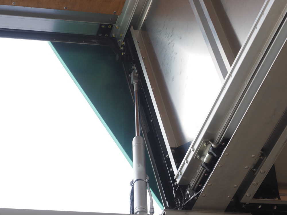 いすゞ ギガ ウイング車 大型 2PG-CYJ77C 年式 R2[写真18]