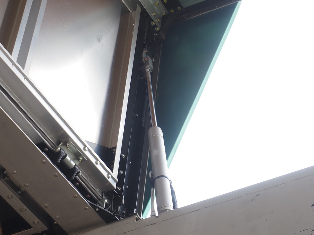 いすゞ ギガ ウイング車 大型 2PG-CYJ77C 年式 R2[写真12]