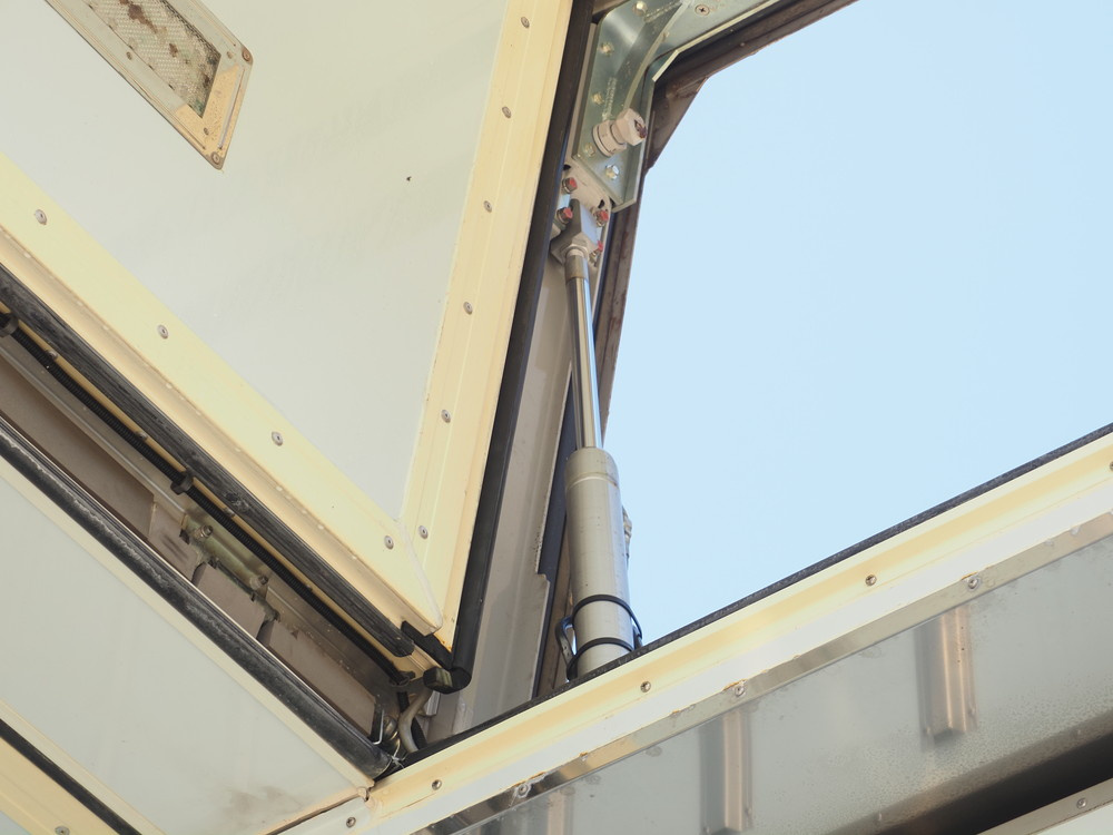 三菱ふそう スーパーグレート 冷凍ウイング 大型 QPG-FS64VZ 年式 H29[写真25]