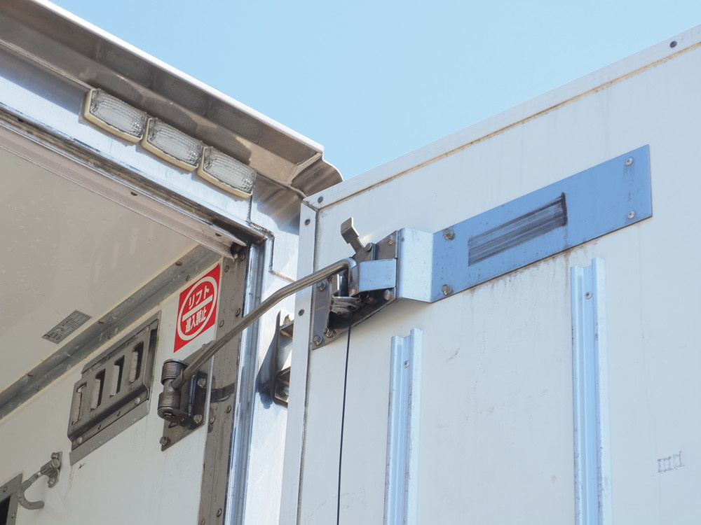 いすゞ フォワード 冷凍バン 中増t LPG-FTR90T2 年式 H28[写真15]