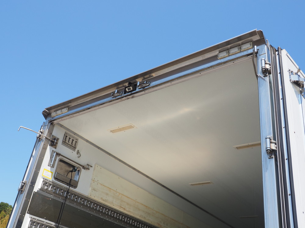 いすゞ フォワード 冷凍バン 中増t LPG-FTR90T2 年式 H28[写真17]