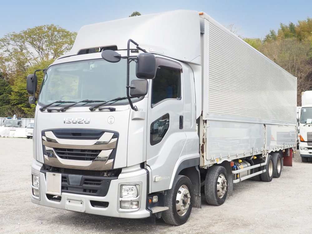 いすゞ ギガ ウイング車 大型 QPG-CYJ77B 年式 H29[写真01]
