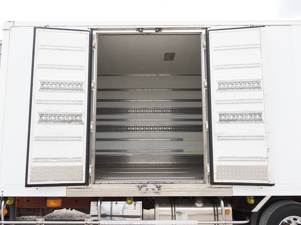 いすゞ フォワード 冷凍バン 中型 TKG-FRR90S2 年式 H28[写真18]