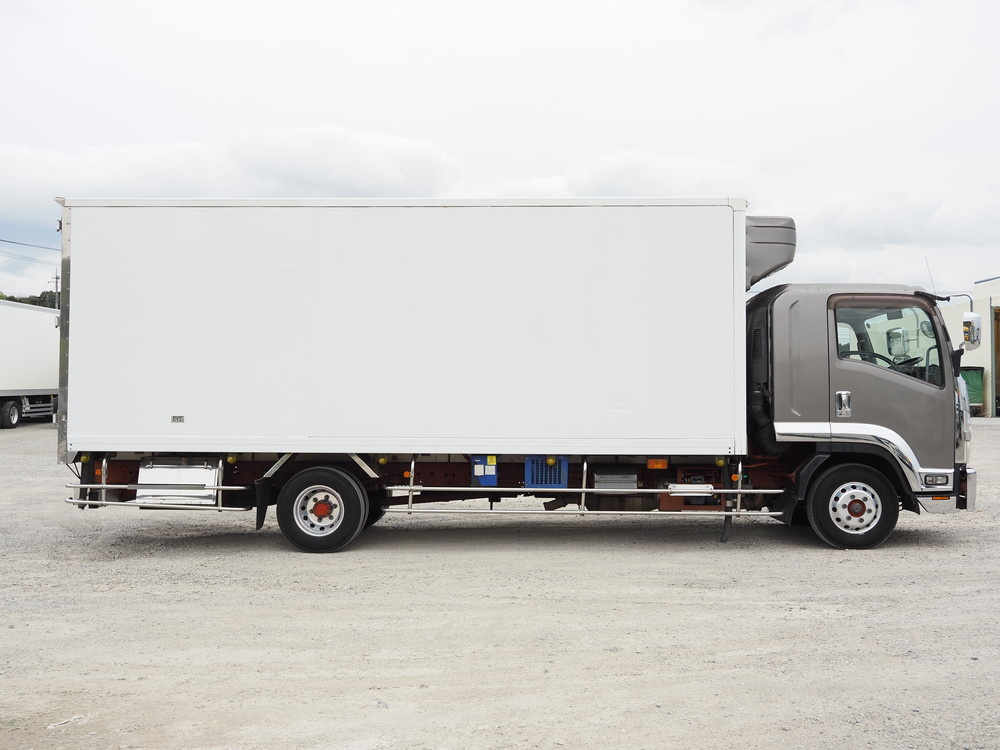 いすゞ フォワード 冷凍バン 中型 TKG-FRR90S2 年式 H28[写真09]