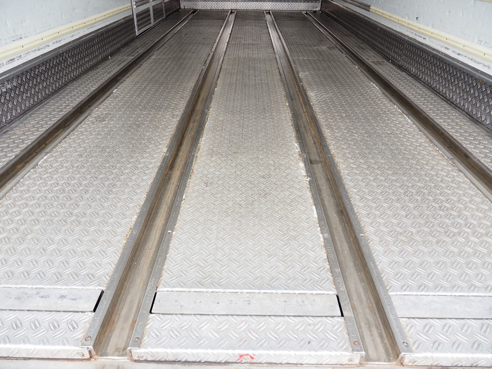 いすゞ フォワード 冷凍バン 中型 TKG-FRR90S2 年式 H28[写真20]