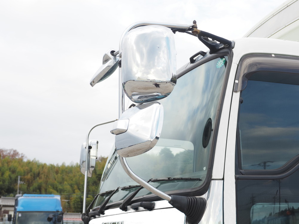 いすゞ ギガ 冷凍バン 大型 QKG-CYL77A 年式 H24[写真08]