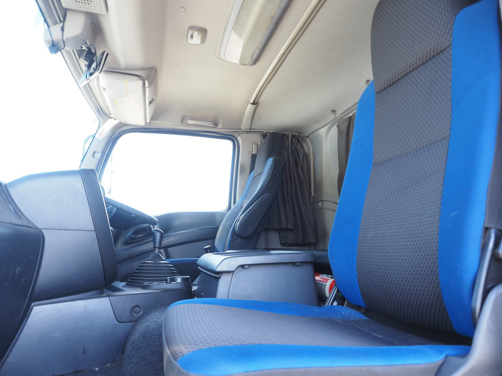 いすゞ ギガ ウイング車 大型 QKG-CYJ77B 年式 H29[写真28]