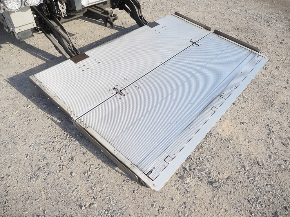 いすゞ フォワード 冷凍バン 中増t LKG-FTR90T2 年式 H28[写真22]