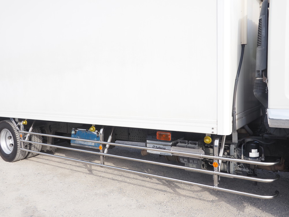 いすゞ フォワード 冷凍バン 中増t LKG-FTR90T2 年式 H28[写真11]