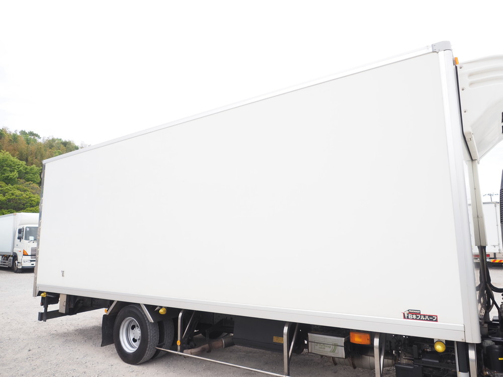 いすゞ フォワード 冷凍バン 中型 TKG-FRR90T2 年式 H26[写真06]