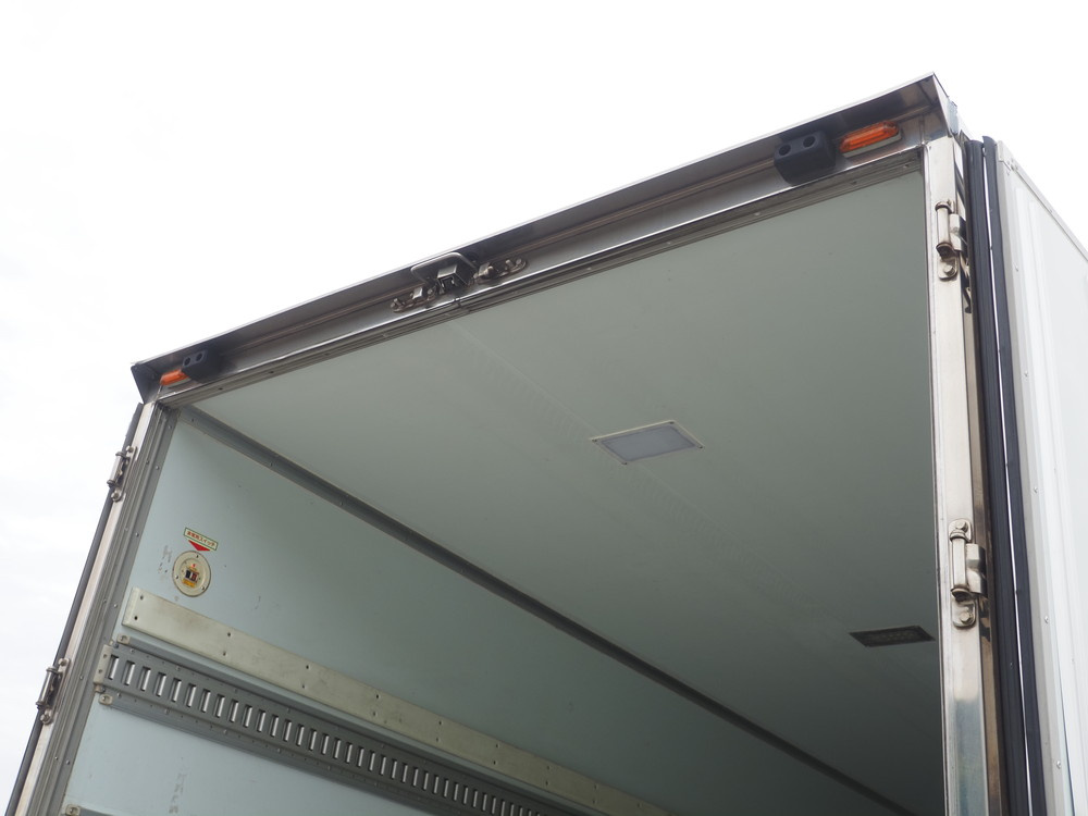 いすゞ フォワード 冷凍バン 中型 TKG-FRR90T2 年式 H26[写真11]