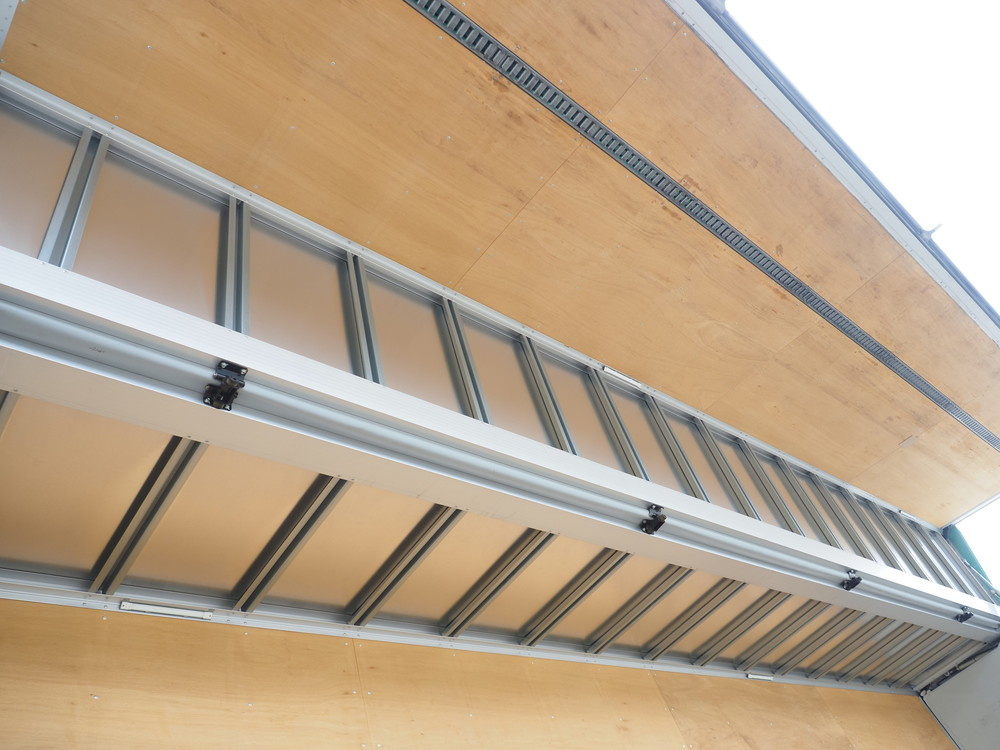 日野 プロフィア ウイング車 大型 2DG-FW1AHG 年式 R1[写真18]