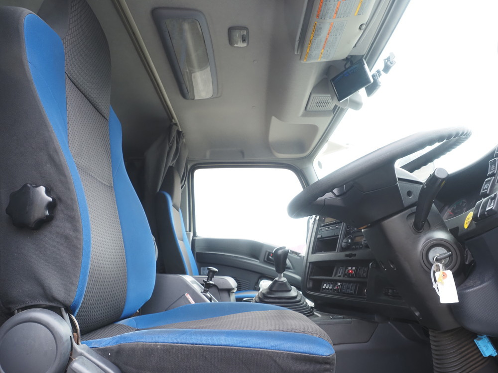 いすゞ ギガ ウイング車 大型 QKG-CYJ77B 年式 H29[写真07]