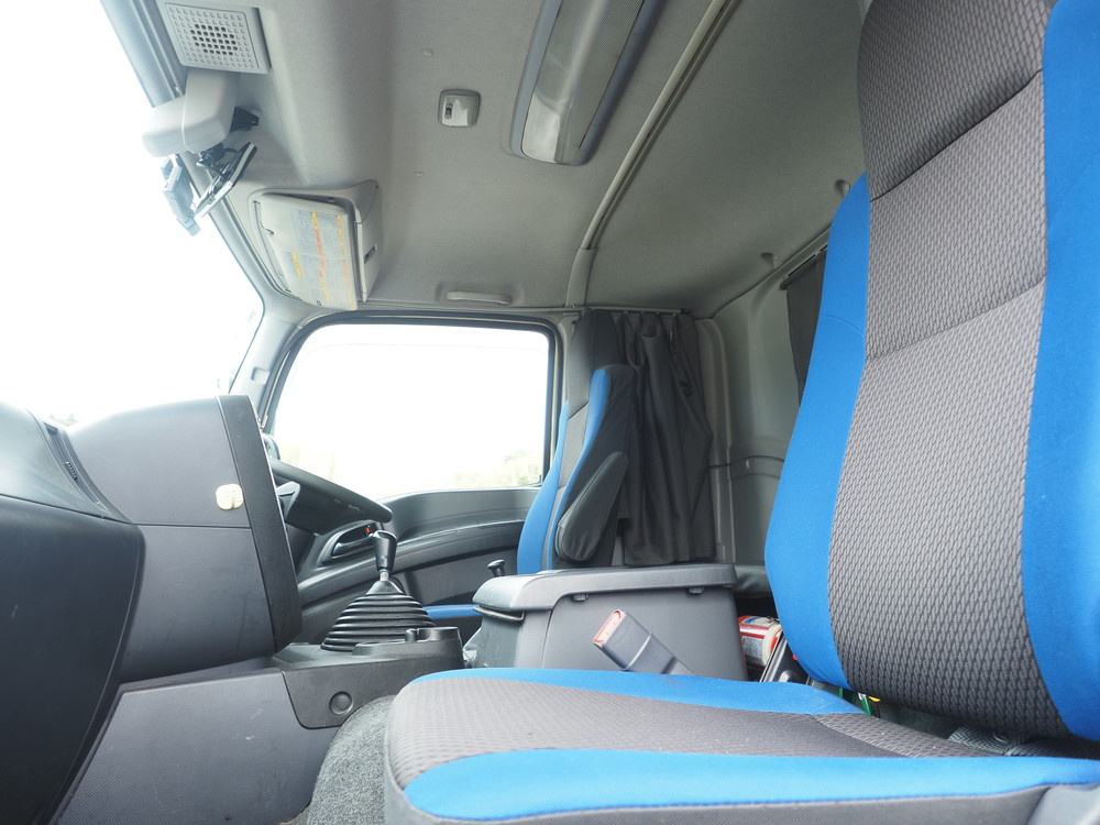 いすゞ ギガ ウイング車 大型 QKG-CYJ77B 年式 H29[写真11]