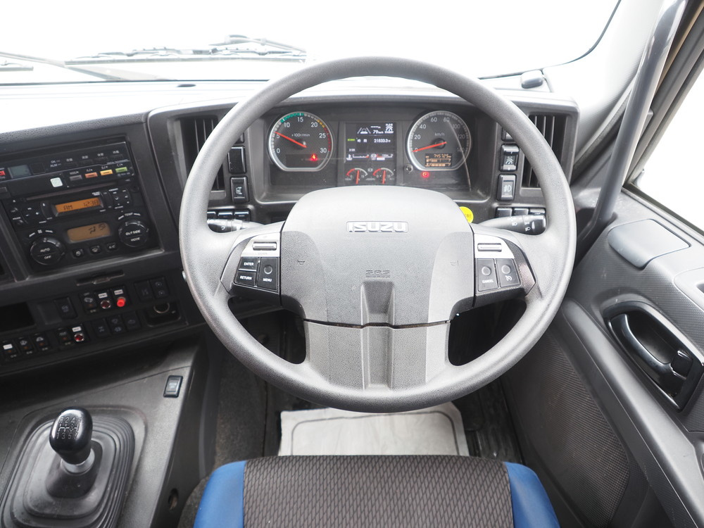 いすゞ ギガ ウイング車 大型 QKG-CYJ77B 年式 H29[写真08]