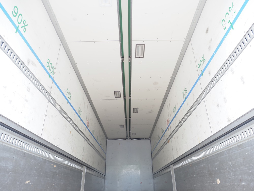 いすゞ ギガ ウイング車 大型 QKG-CYJ77B 年式 H29[写真06]