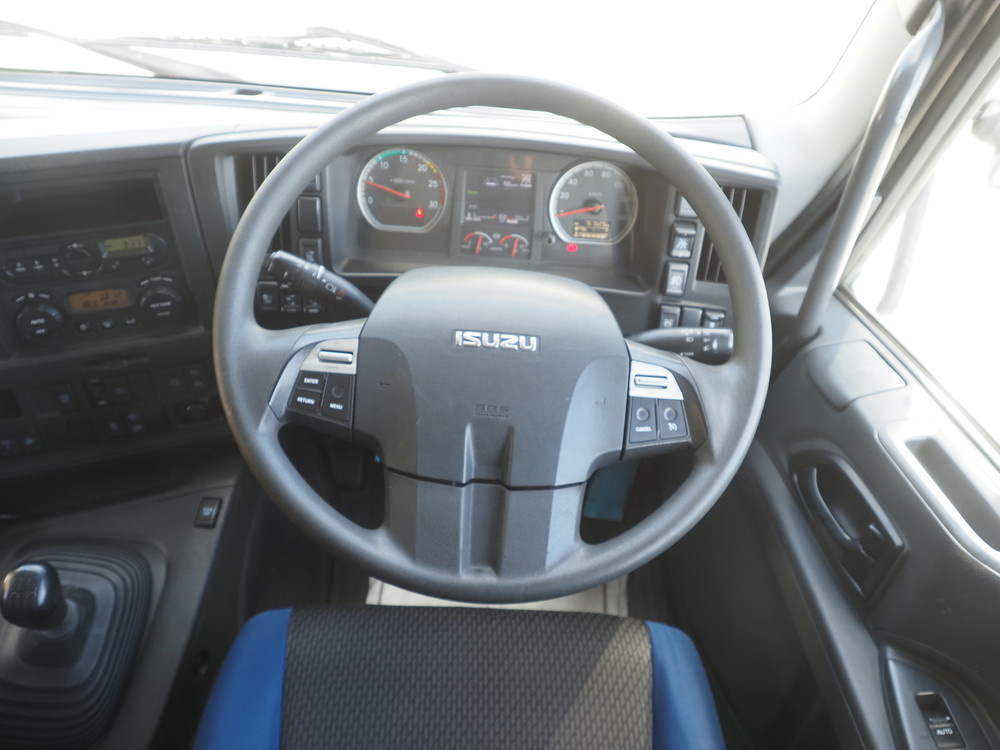 いすゞ ギガ ウイング車 大型 QKG-CYJ77B 年式 H28[写真25]