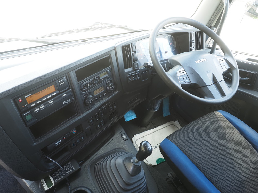 いすゞ ギガ ウイング車 大型 QKG-CYJ77B 年式 H28[写真26]