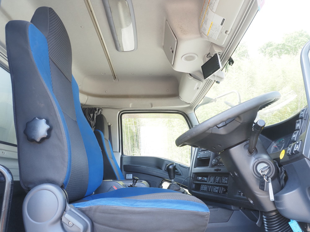 いすゞ ギガ ウイング車 大型 QKG-CYJ77B 年式 H28[写真24]
