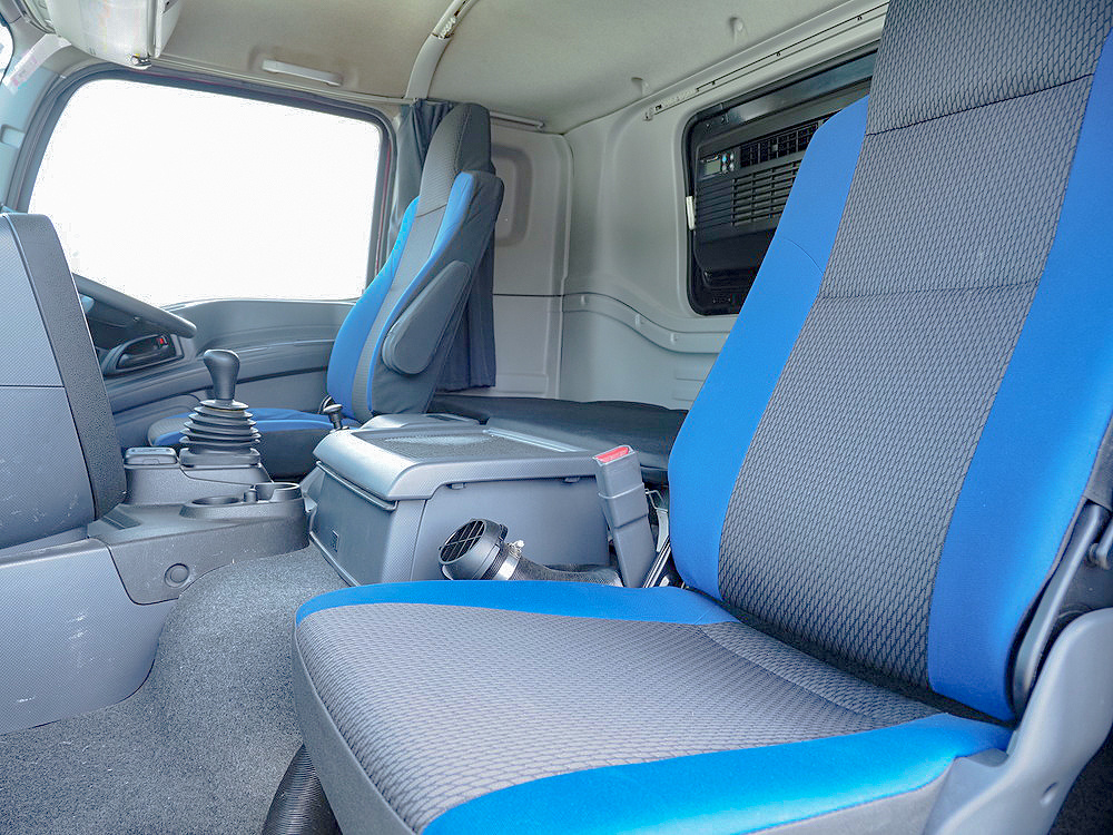 いすゞ ギガ ウイング車 大型 QPG-CYJ77B 年式 H28[写真37]