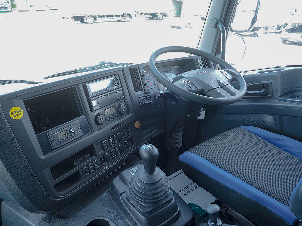 いすゞ ギガ ウイング車 大型 QPG-CYJ77B 年式 H28[写真32]