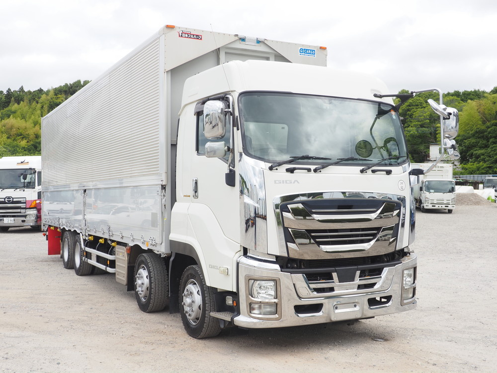 いすゞ ギガ ウイング車 大型 QKG-CYJ77B 年式 H29[写真04]