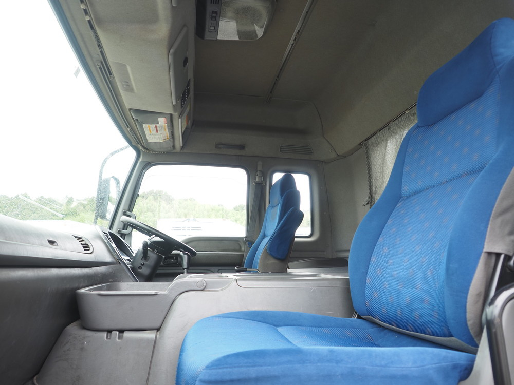いすゞ ギガ トラクタ 大型 QKG-EXD52AE 年式 H27[写真24]
