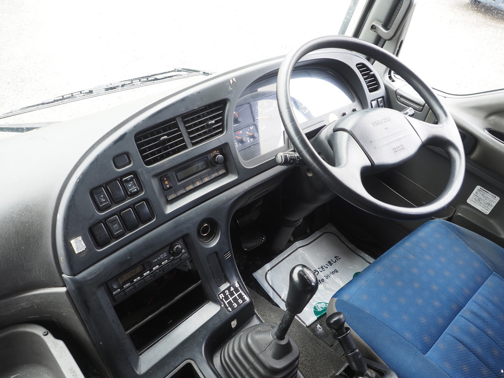 いすゞ ギガ トラクタ 大型 QKG-EXD52AE 年式 H27[写真20]