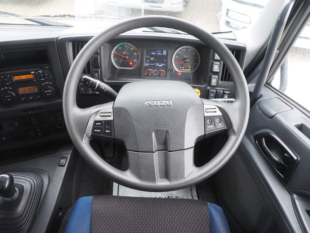 いすゞ ギガ ウイング車 大型 QKG-CYJ77B 年式 H28[写真24]