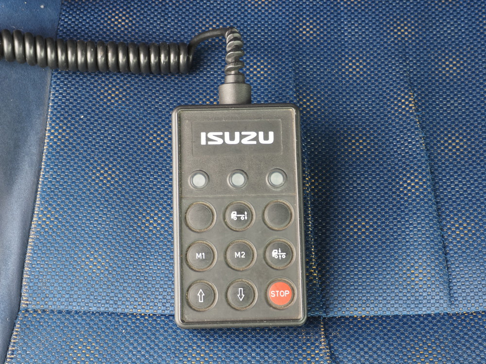 いすゞ ギガ 冷凍ウイング 大型 QKG-CYL77A 年式 H27[写真30]