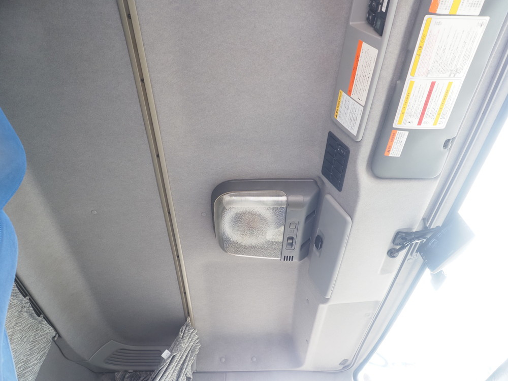 いすゞ ギガ 冷凍ウイング 大型 QKG-CYL77A 年式 H27[写真32]