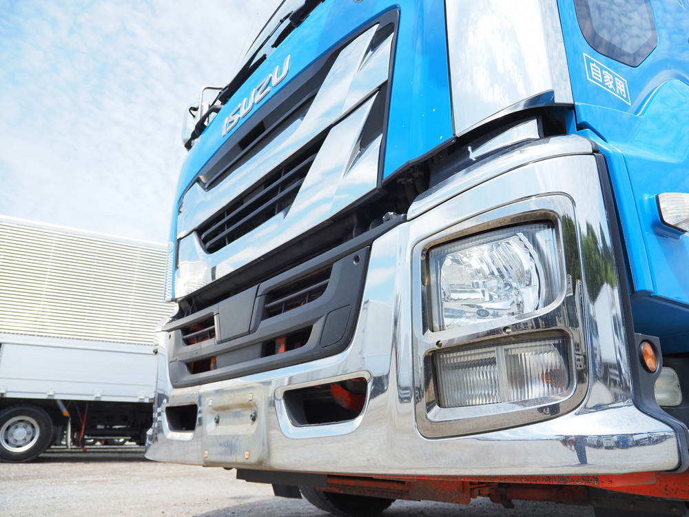 いすゞ ギガ ウイング車 大型 QPG-CYJ77B 年式 H28[写真08]
