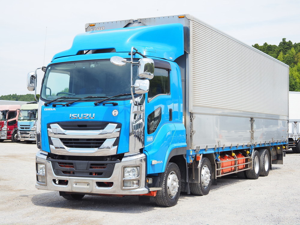 いすゞ ギガ ウイング車 大型 QPG-CYJ77B 年式 H28[写真01]