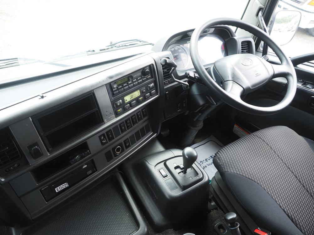 日野 プロフィア トラクタ 大型 QPG-SH1EDDG 年式 H26[写真19]
