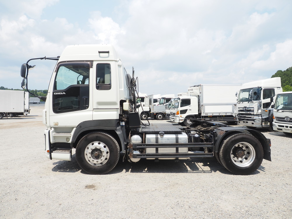 いすゞ ギガ トラクタ 大型 QKG-EXD52AE 年式 H27[写真09]