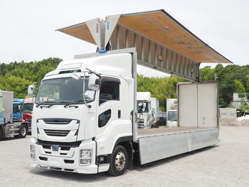 いすゞ ギガ ウイング車 大型 QPG-CYJ77B 年式 H28[写真02]