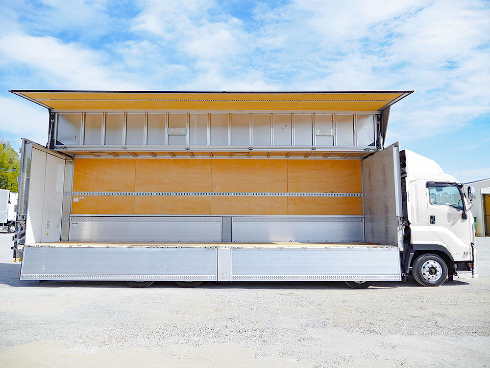 いすゞ ギガ ウイング車 大型 QPG-CYJ77B 年式 H28[写真13]