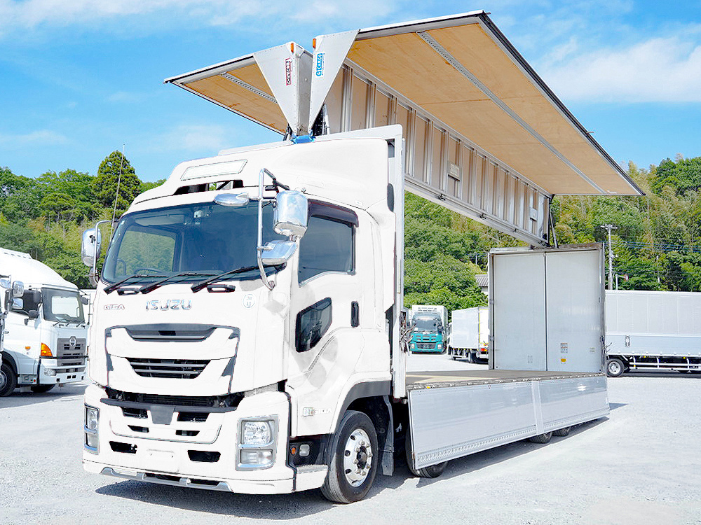 いすゞ ギガ ウイング車 大型 QPG-CYJ77B 年式 H28[写真02]
