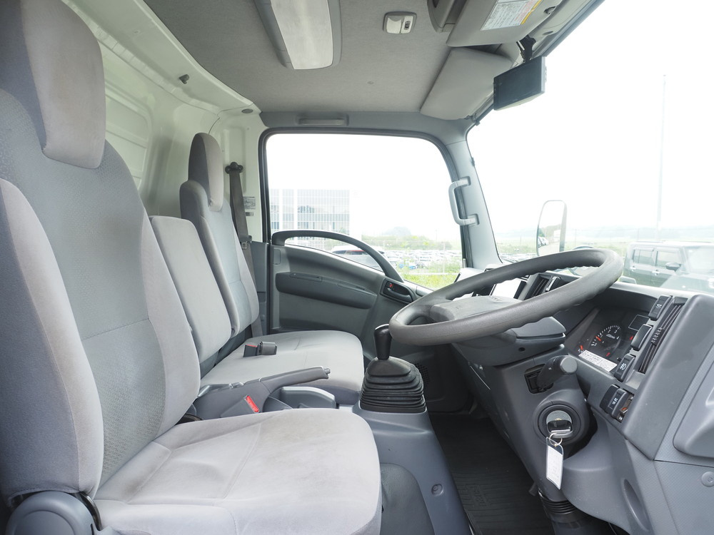 いすゞ エルフ バン車 小型 TRG-NPR85AN 年式 H28[写真21]