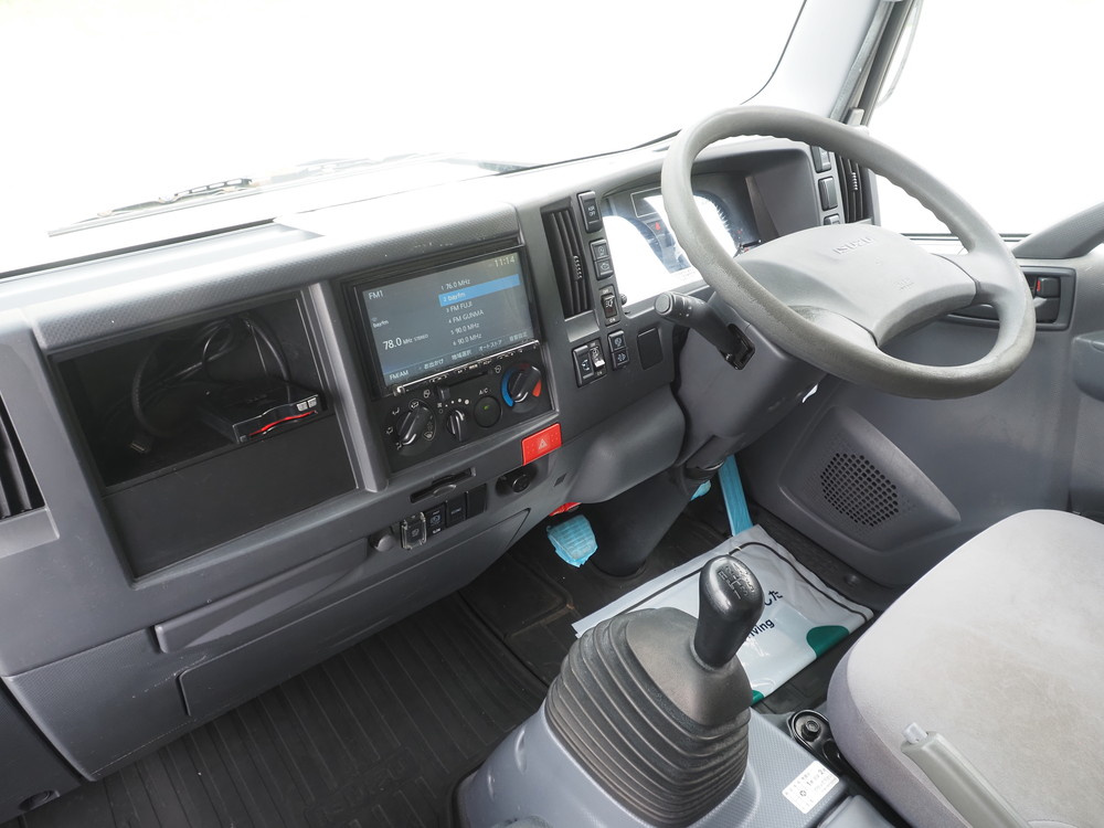 いすゞ エルフ バン車 小型 TRG-NPR85AN 年式 H28[写真23]