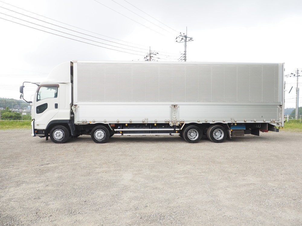 いすゞ ギガ ウイング車 大型 QKG-CYJ77B 年式 H29[写真10]