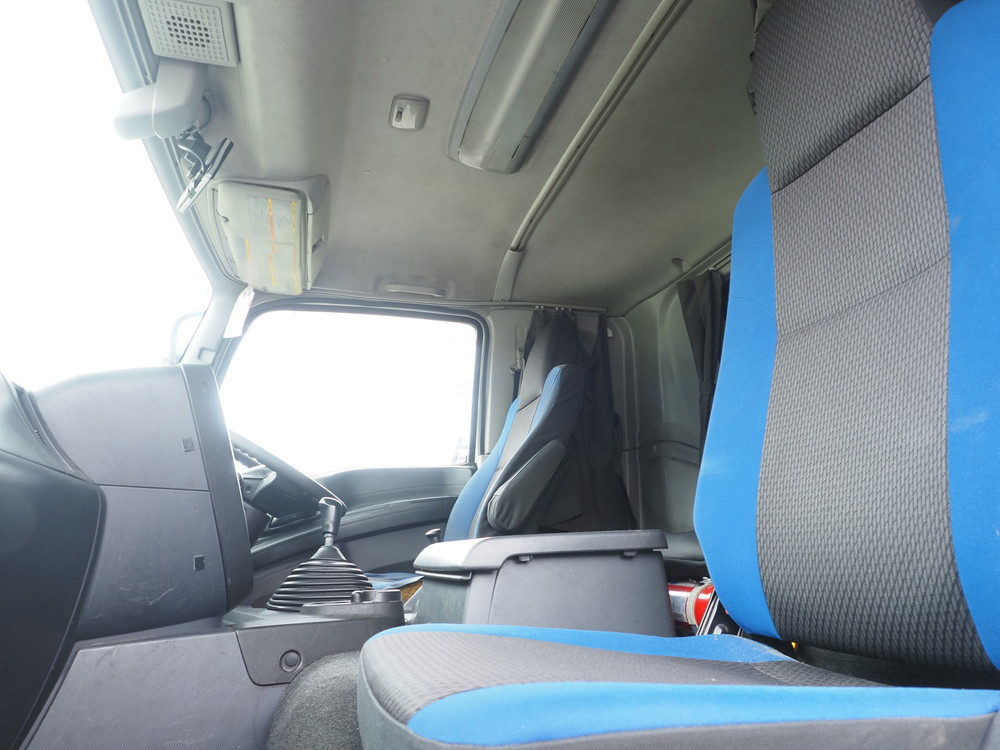いすゞ ギガ ウイング車 大型 QKG-CYJ77B 年式 H29[写真28]