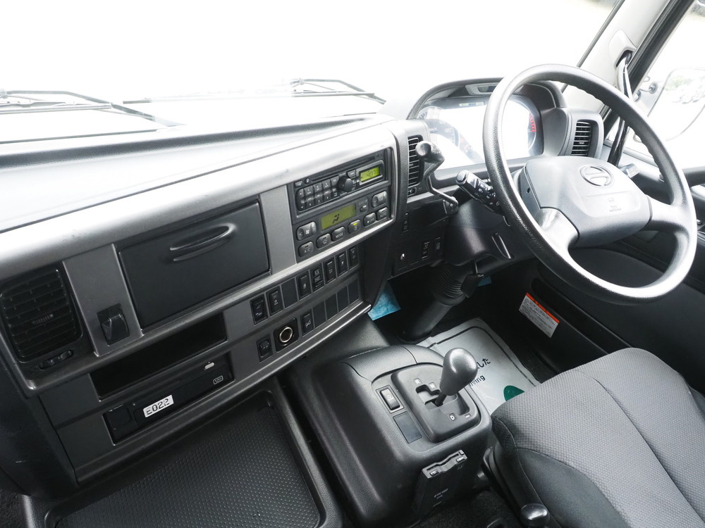 日野 プロフィア トラクタ 大型 QPG-SH1EDDG 年式 H28[写真22]