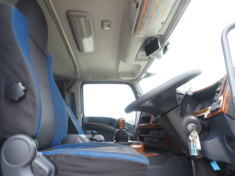 いすゞ ギガ ウイング車 大型 QPG-CYJ77B 年式 H29[写真31]